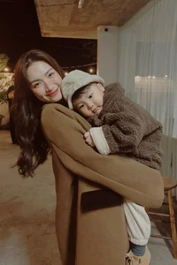 Hoa Minzy Shares Parenting Update: Why Son Baby Bo Is Becoming Sensitive to Strangers - image 1