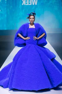 Do Manh Cuong’s Mother Makes a Heartwarming Appearance on His Fashion Runway - image 6