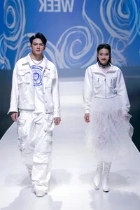 Do Manh Cuong’s Mother Makes a Heartwarming Appearance on His Fashion Runway - image 8