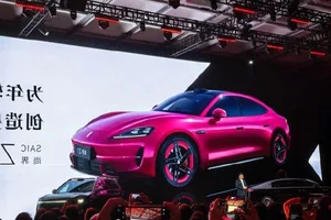 SAIC Z7: The Chinese Electric Vehicle Challenging the Porsche Taycan for a Fraction of the Price - image 4