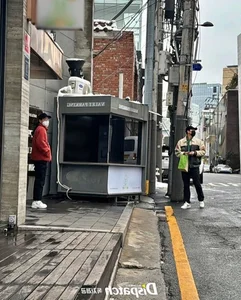 Dispatch Captures 'The Glory' Couple Lee Do Hyun and Lim Ji Yeon on a Date - image 4
