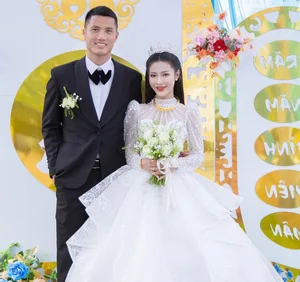 Meet the Beautiful Partners and WAGs Supporting the Vietnam National Football Team - image 2