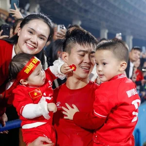 Meet the Beautiful Partners and WAGs Supporting the Vietnam National Football Team - image 3