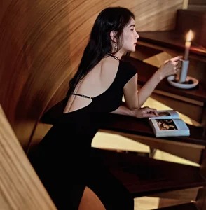 Elegant Backless Fashion Trends: A Stunning Gallery of Sophisticated and Bold Summer Styles - image 4