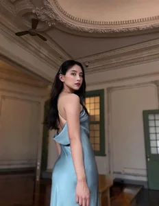 Elegant Backless Fashion Trends: A Stunning Gallery of Sophisticated and Bold Summer Styles - image 0