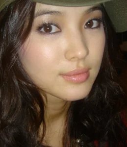Song Hye Kyo: The Ageless Beauty and South Korean Screen Icon - image 12