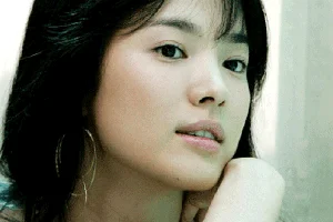 Song Hye Kyo: The Ageless Beauty and South Korean Screen Icon - image 10