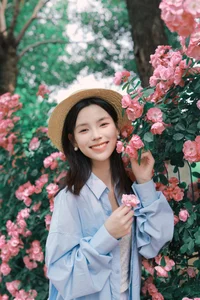 YiTuYu Art Language Vol.7055 Featuring Xiao Meng: Elegant Portrait Photography Collection - image 13