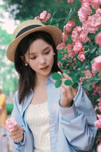 YiTuYu Art Language Vol.7055 Featuring Xiao Meng: Elegant Portrait Photography Collection - image 20