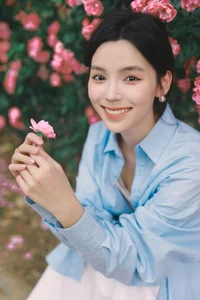 YiTuYu Art Language Vol.7055 Featuring Xiao Meng: Elegant Portrait Photography Collection - image 18