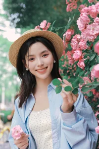 YiTuYu Art Language Vol.7055 Featuring Xiao Meng: Elegant Portrait Photography Collection - image 9