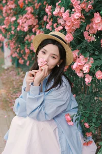 YiTuYu Art Language Vol.7055 Featuring Xiao Meng: Elegant Portrait Photography Collection - image 21