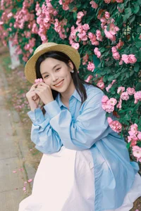 YiTuYu Art Language Vol.7055 Featuring Xiao Meng: Elegant Portrait Photography Collection - image 5