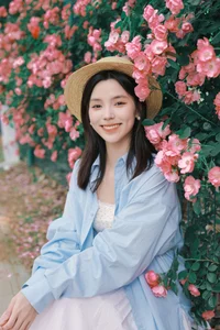 YiTuYu Art Language Vol.7055 Featuring Xiao Meng: Elegant Portrait Photography Collection - image 14