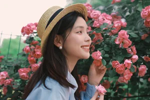 YiTuYu Art Language Vol.7055 Featuring Xiao Meng: Elegant Portrait Photography Collection - image 6