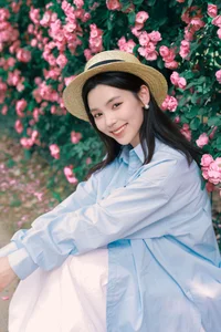 YiTuYu Art Language Vol.7055 Featuring Xiao Meng: Elegant Portrait Photography Collection - image 11