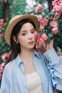 YiTuYu Art Language Vol.7055 Featuring Xiao Meng: Elegant Portrait Photography Collection - image 4