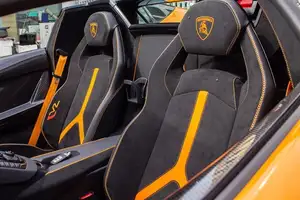 Lamborghini Aventador SVJ in Phu Yen: Luxury Supercar Meets Unique Street Cuisine - image 7
