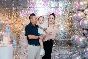 V-Biz Snapshots: Lam Minh’s Tender Moments and Noo Phuoc Thinh’s New Look - image 5