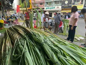 The Unique Once-a-Year Sugarcane Market Tradition in Ho Chi Minh City - image 3
