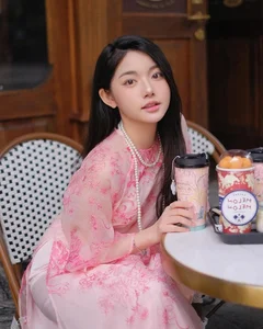 Mukbang Star from Nghe An Donates 300 Million VND Scholarship to Former School - image 0