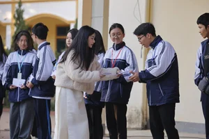 Mukbang Star from Nghe An Donates 300 Million VND Scholarship to Former School - image 10