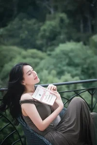 Entertainment Update: Mai Phuong Thuy’s Radiant Beauty and My Tam’s Heartfelt Fan Connection - image 6