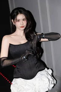 Truong Quynh Anh Captivates Fans with Stunning Visuals: A Deep Dive into Her Radiant Style and Career - image 9