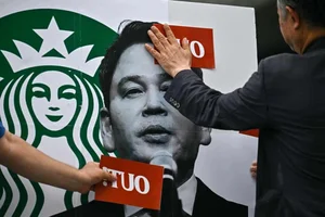 Starbucks South Korea Closes 2,000 Stores for Staff History Training After Scandal - image 3
