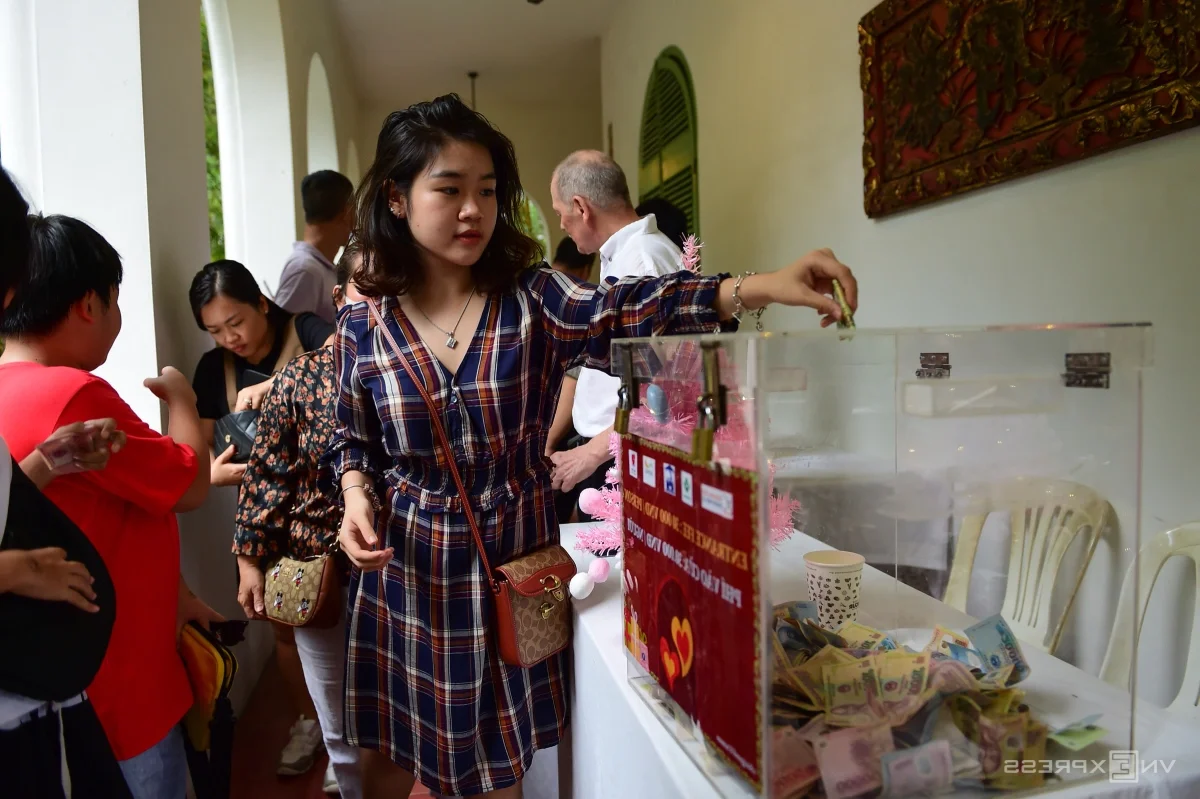 Authentic European Christmas Market Welcomes Hundreds of Visitors in Ho Chi Minh City