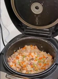 Office Workers Embrace Easy Rice Cooker Mixed Rice Recipe by Hoang Bach's Wife - image 1