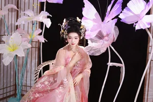 Stunning Visuals of KaiLin Jiang in YiTuYu Art Language Vol.5575 Collection - image 2