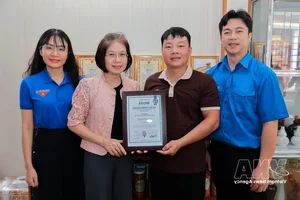 Dao Ethnic Youth Drive Economic Growth with Mau Son Specialties - image 2