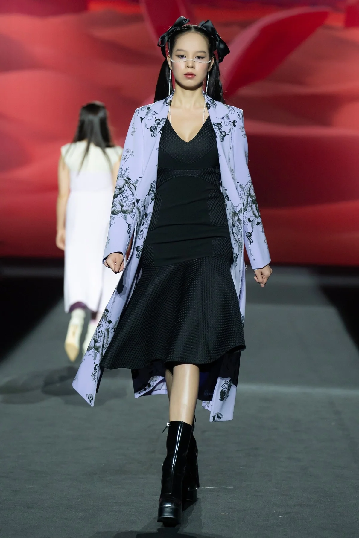 Miss Vietnam Thanh Thuy Mesmerizes Runway at Seoul Fashion Week