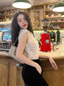 Aviation Beauty Queen and Mother of Two Continues to Stun Public - image 4