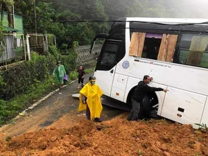 Tragic Landslide at Bao Loc Pass: Three Traffic Police Officers Found Dead - image 3