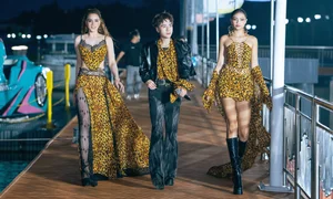 Trang Nhung Shines as Vedette Alongside Quang Hung MasterD in Fashion Show - image 7