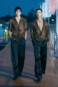 Trang Nhung Shines as Vedette Alongside Quang Hung MasterD in Fashion Show - image 13