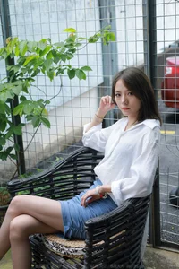 IESS Xiao Liu Fashion: Blue Heels and Gray Silk Stockings Aesthetic - image 3