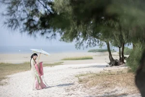Garden Serenity: YiTuYu Art Language Vol.8080 Featuring Jin Zou Ba Portraiture - image 0