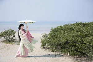 Garden Serenity: YiTuYu Art Language Vol.8080 Featuring Jin Zou Ba Portraiture - image 5