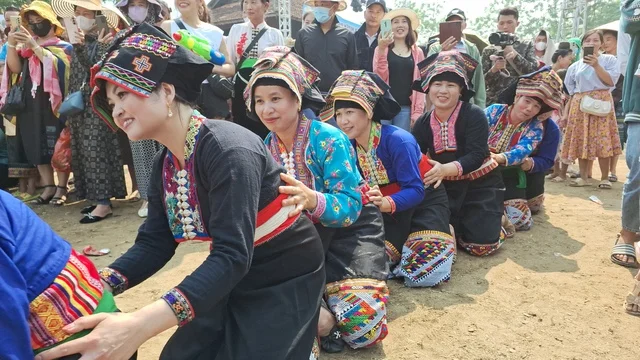 Discover the Vibrant Bun Huot Nam Water Festival of the Lao People in Dien Bien