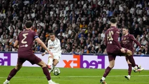 Top 10 Best Goals of Champions League 2024-2025 - image 10