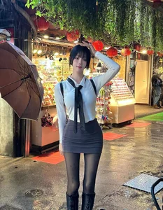 The Micro-Top Trend: Exploring Korea's Boldest Summer Fashion Movement - image 3