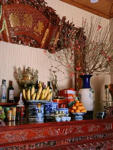 Vietnamese Celebrities Celebrate Lunar New Year 2024: From Traditional Cake Making to Festive Home Decor - image 0