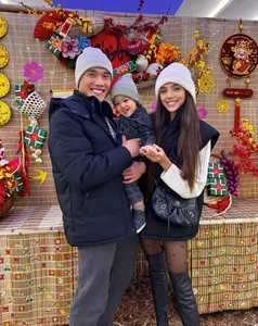 Vietnamese Celebrities Celebrate Lunar New Year 2024: From Traditional Cake Making to Festive Home Decor - image 2