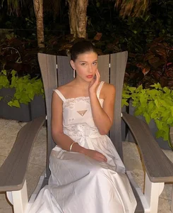 Summer Fashion Trends: Analyzing the Elegant Wardrobe of Bill Gates' Daughter - image 7