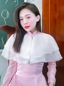Gen Z Teacher Redefines Modern Educator Style with Custom Ao Dai - image 1