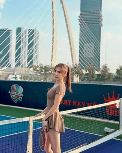 Le Khanh Chi, Cong Vinh's Sister, Stuns in Sporty Look on the Pickleball Court - image 2