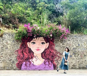 The Mysterious Girl Mural: Cat Ba Island’s Newest Tourist Hotspot - image 8